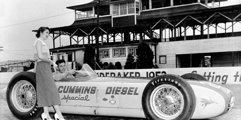 Illustration for article titled The Ten Craziest Engines Of The Indy 500